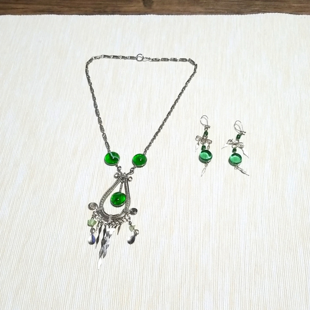 Necklace & earrings set